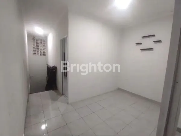 image RUKO 2 LANTAI RASA RUMAH! LOKASI PRIMA PERBATASAN JAKSEL & TANGERANG. (2)