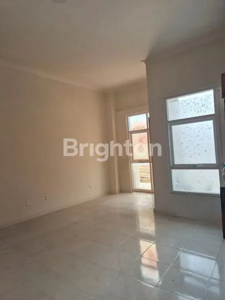 image RUKO 2 LANTAI RASA RUMAH! LOKASI PRIMA PERBATASAN JAKSEL & TANGERANG. (4)