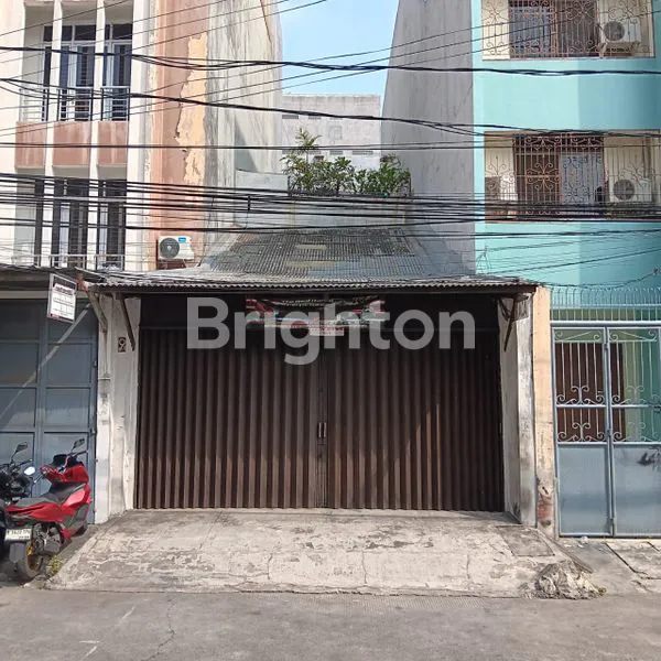 image RUKO 2,5 LANTAI DI KEBON JERUK JAKARTA BARAT (8)