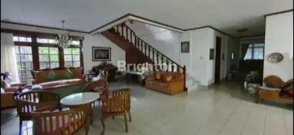 RUMAH DENGAN TANAH YANG LUAS  , ASRI DI CILANDAK TIMUR, JAKARTA SELATAN