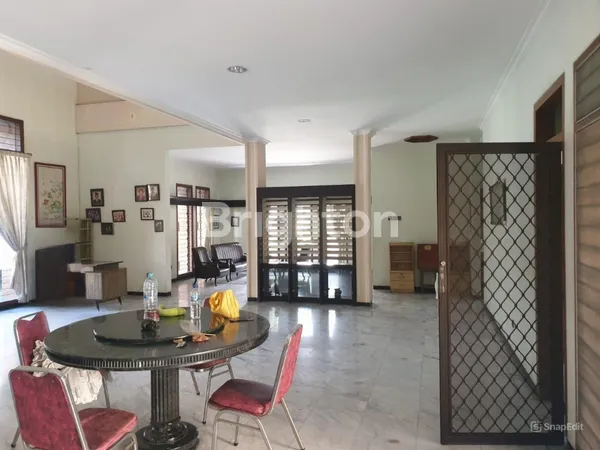 image RUMAH HOOK COCOK UNTUK USAHA RAYA DARMO PERMAI TIMUR SURABAYA BARAT 250 METER HR MUHAMMAD (3)