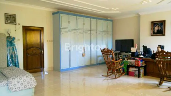 image RUMAH 4½ LANTAI 360M² 8KT DAN 7 CARPORT DI KEMAYORAN JAKARTA PUSAT (5)