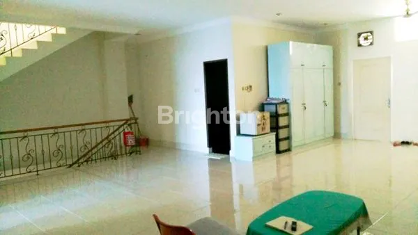 image RUMAH 4½ LANTAI 360M² 8KT DAN 7 CARPORT DI KEMAYORAN JAKARTA PUSAT (4)