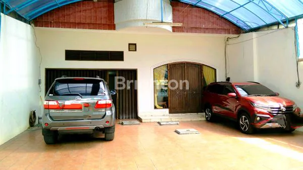 image RUMAH 4½ LANTAI 360M² 8KT DAN 7 CARPORT DI KEMAYORAN JAKARTA PUSAT (2)