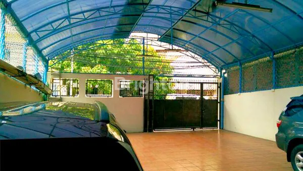 image RUMAH 4½ LANTAI 360M² 8KT DAN 7 CARPORT DI KEMAYORAN JAKARTA PUSAT (1)