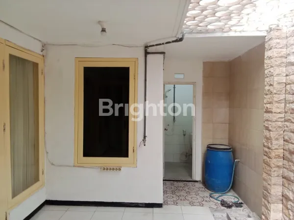 image RUMAH TERAWAT SIAP HUNI SELANGKAH RAYA DARMO PERMAI SURABAYA BARAT (4)