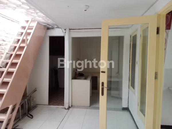 image RUMAH TERAWAT SIAP HUNI SELANGKAH RAYA DARMO PERMAI SURABAYA BARAT (5)