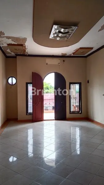 image DIJUAL CEPAT RUMAH 2LANTAI HOOK HARGA MURAH - SISA TANAH SAMPING NGANTONG (FENGSHUI BAGUS) (2)