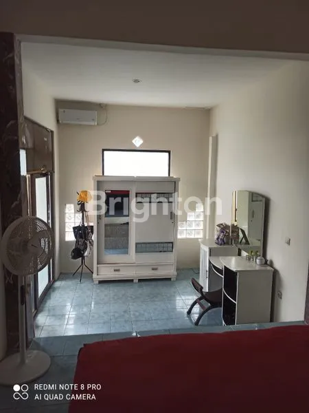 image RUMAH HOOK MEWAH 2½ LANTAI DI DALAM CLUSTER KOTA BEKASI (4)