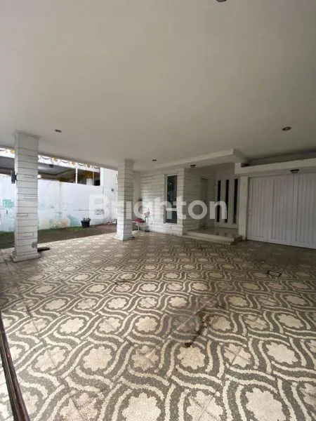 image DI SEWAKAN RUMAH CANTIK DAN LUAS DI KOTA WISATA (2)