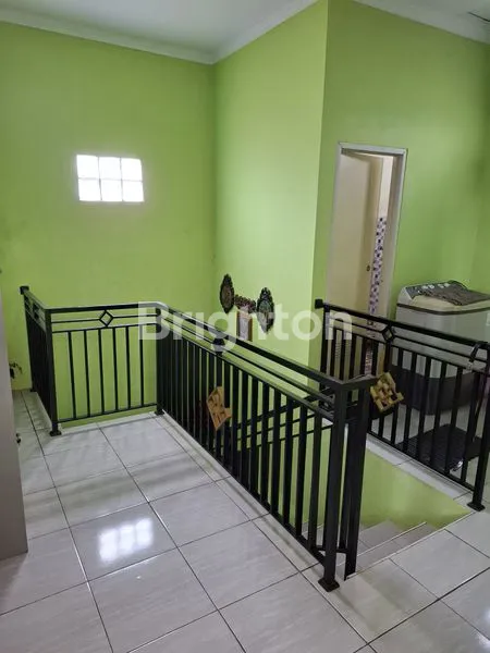 image DIJUAL CEPAT RUMAH CANTIK 2 LANTAI (BUTUH UANG )  (2)