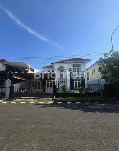 RUMAH 2LT, STRATEGIS, BERADA DI KAWASAN KOMERSIL.