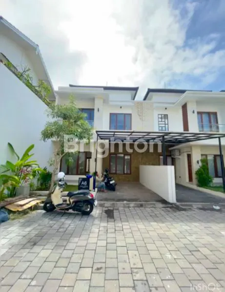 image RUMAH 2 LANTAI 3 KAMAR TIDUR DI PERUMAHAN TAMAN MUMBUL SUITE JIMBARAN HANYA BEBERAPA MENIT KE BANDARA  (1)