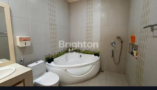 image RUMAH MEWAH 3,5 LANTAI HADAP SELATAN BANDENGAN JAKARTA UTARA (8)