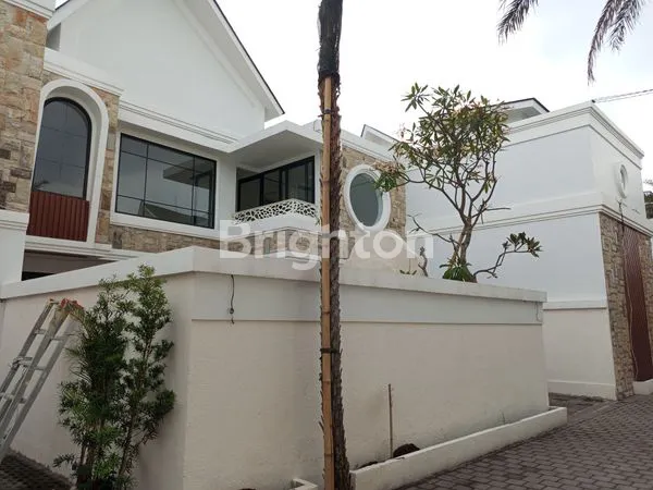image LUXURY VILLA DESAIN TROPICAL MEDITERANIA LOKASI DEKAT CANGGU (1)