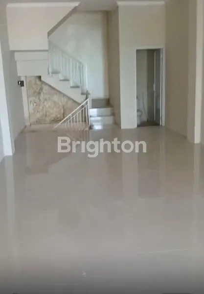 image RUKO 3 LANTAI STRATEGIS DEKAT KAMPUS UNDIKNAS DAN STIKI INDONESIA (3)