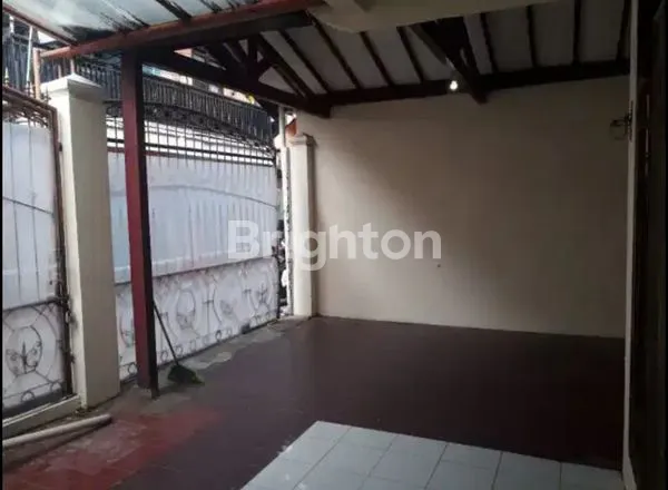 image RUMAH 2 LANTAI LOKASI STRATEGIS, SLIPI KEMANGGISAN, JAKARTA BARAT. (5)