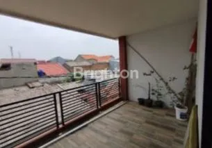 image RUMAH MEWAH 2 LANTAI DEKAT SMS GADING SERPONG (6)