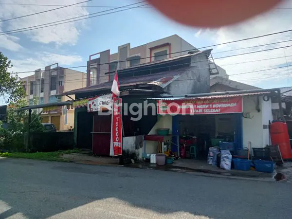 image RUMAH STRATEGIS DI JL. PARIT HAJI HUSEIN 1 (1)