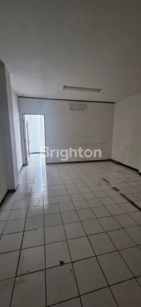 image RUKO 3 LANTAI & ROOFTOP LOKASI SUPER STRATEGIS SELANGKAH DARI JALAN RAYA JEMURSARI (7)