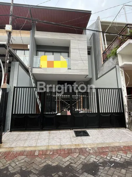 image RUMAH 2 LANTAI BARU GRESS  SIAP HUNI DEKAT PAKUWON CITY ITS UNAIR GALAXY MALL KENJERAN SUTOREJO (1)