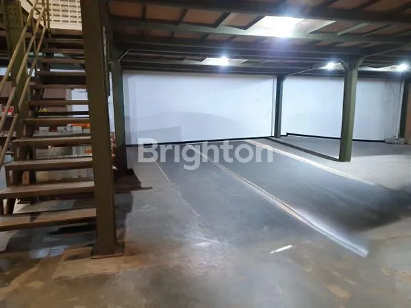 image GUDANG PREMIUM DAERAH REJOWINANGUN  KOTAGEDE JOGJA (4)