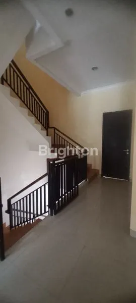 image DI JUAL/ SEWA RUMAH 3 LANTAI DI TOMANG, JAKARTA BARAT (5)