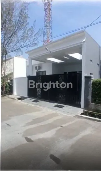 RUMAH MEWAH 2 LANTAI DI ARCAMANIK, LT 248M²