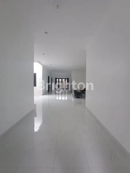 image RUMAH MEWAH 2 LANTAI DI ARCAMANIK, LT 248M² (3)
