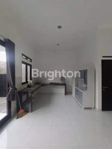 image RUMAH MEWAH 2 LANTAI DI ARCAMANIK, LT 248M² (5)