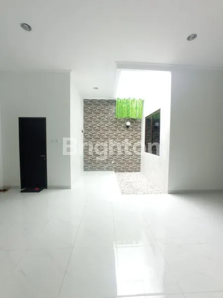 image RUMAH MEWAH 2 LANTAI DI ARCAMANIK, LT 248M² (4)