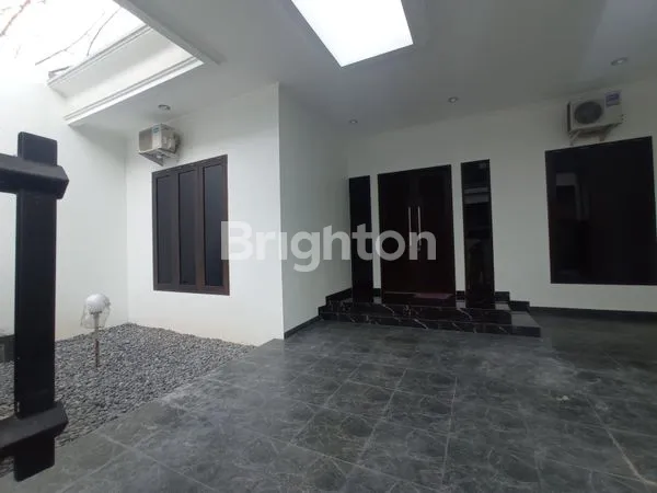 image RUMAH MEWAH 2 LANTAI DI ARCAMANIK, LT 248M² (2)
