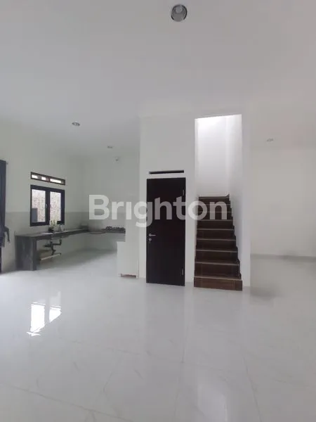 image RUMAH MEWAH 2 LANTAI DI ARCAMANIK, LT 248M² (8)