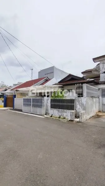image PERUMAHAN TAMAN MERUYA ILIR MERUYA UTARA KEMBANGAN JAKARTA BARAT UKURAN 20X10 M2 RUMAH 2 LANTAI HADAP BARAT ROW JALAN 2 MOBIL LEGA, DEKAT PINGGIR TOL MERUYA (1)