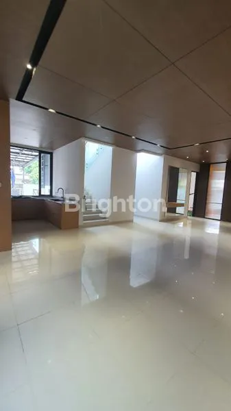 image RUMAH HOEK TAMAN MERUYA LUAS TANAH: 390M² JAKARTA BARAT DEKAT PINTU TOL MERUYA DAN JOGLO DEKAT MALL PURI INDAH (3)