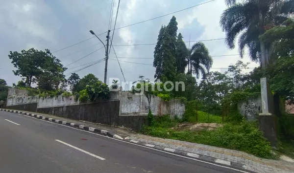 DISEWAKAN TANAH LUAS  DI DEKAT PEMUKIMAN RAMAI COCOK BUAT USAHA