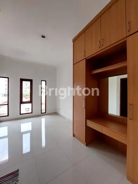 image RUMAH CANTIK DAN LUAS DI CILANDAK TIMUR JAKARTA SELATAN (5)