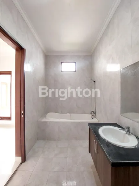 image RUMAH CANTIK DAN LUAS DI CILANDAK TIMUR JAKARTA SELATAN (7)