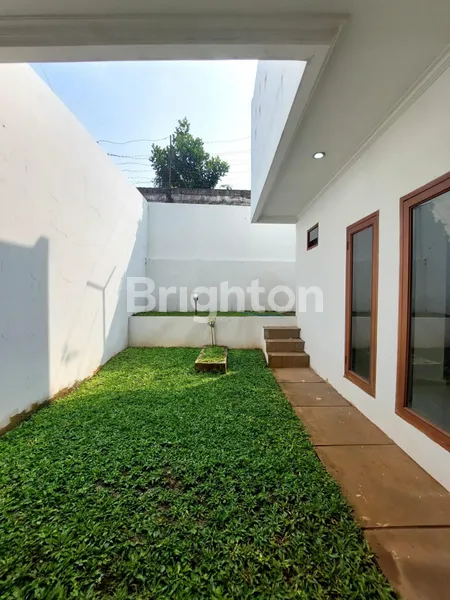 image RUMAH CANTIK DAN LUAS DI CILANDAK TIMUR JAKARTA SELATAN (8)