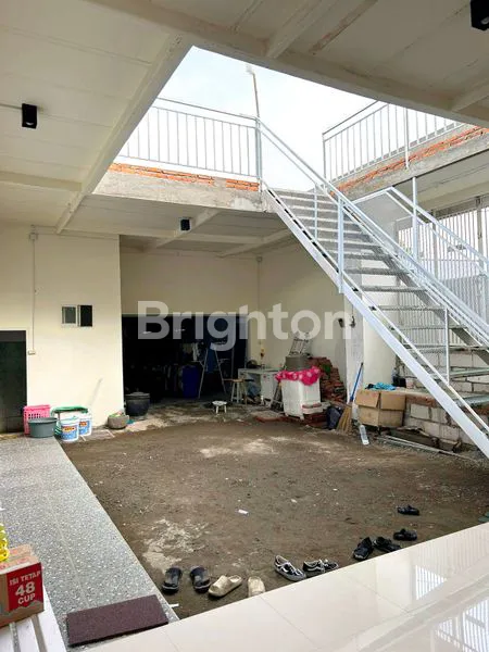 image RUMAH BESAR DI JL JAKSA AGUNG SUPRAPTO KEDIRI (4)