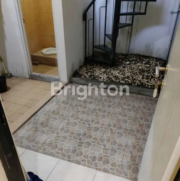 image HUNIAN NYAMAN SUKOLILO DIAN REGENCY, DINGIN HADAP SELATAN, SANGAT TERAWAT  (5)