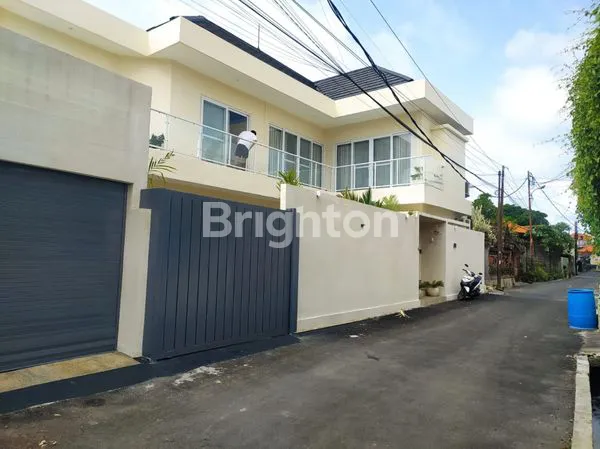 image VILLA JUAL 2 LANTAI FULLY FURNISE KUTA UTARA (1)