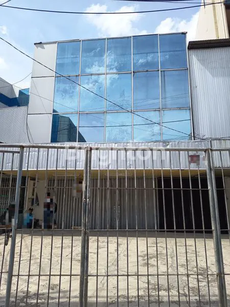 RUKO SEWA DI PINGGIR JALAN UTAMA RAMAI DI PASAR BARU, JAKARTA PUSAT