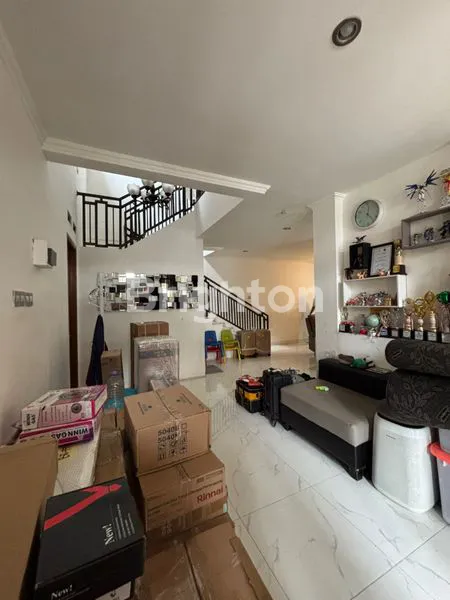 image RUMAH HOOK DENGAN TANAH YANG LUAS DI BINTARO JAYA (5)