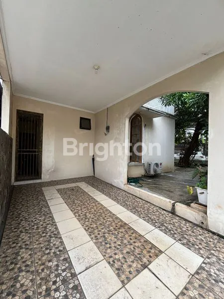 image RUMAH HOOK DENGAN TANAH YANG LUAS DI BINTARO JAYA (3)