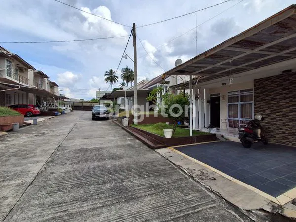 image RUMAH STRATEGIS DEKAT RS & KAMPUS AWALBROS (2)