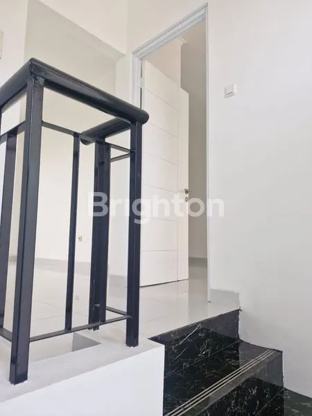 image RUMAH 2 LANTAI BARU SELESAI RENOVASI DI DALAM CLUSTER YANG NYAMAN DAN ASRI KOTA WISATA CIBUBUR, GUNUNG PUTRI, BOGOR, JAWA BARAT  (6)