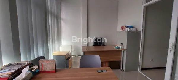 image RUKO 3 LT KONDISI BAGUS, DITENGAH KOTA SEMARANG, BEBAS BANJIR (4)