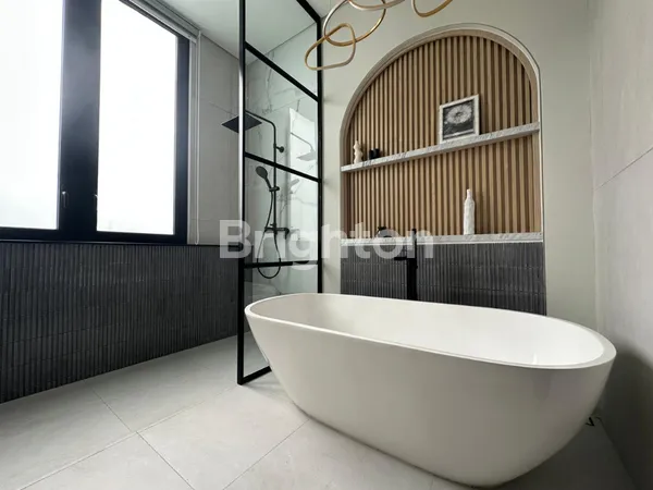 image RUMAH BARU MEWAH FURNISH INTERIOR DAN PRIVATE LIFT DI GRAHA FAMILI DEKAT CITRALAND DAN PAKUWON (8)