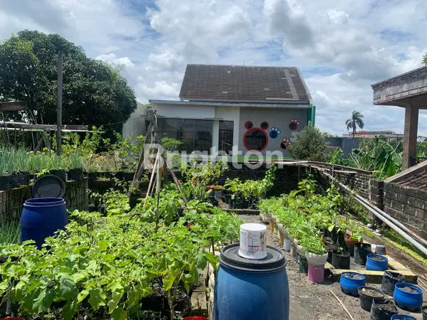 image MESIN UANG DI GEDOG! INVESTASI ANTI RUGI: RUMAH + KOST 4 KAMAR, POTENSI TAMBAH 7 KAMAR LAGI. SIAP RAUP PASSIVE INCOME BESAR (8)